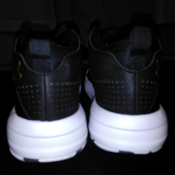 Men's size 10 basketball shoes - Picture 6 of 6